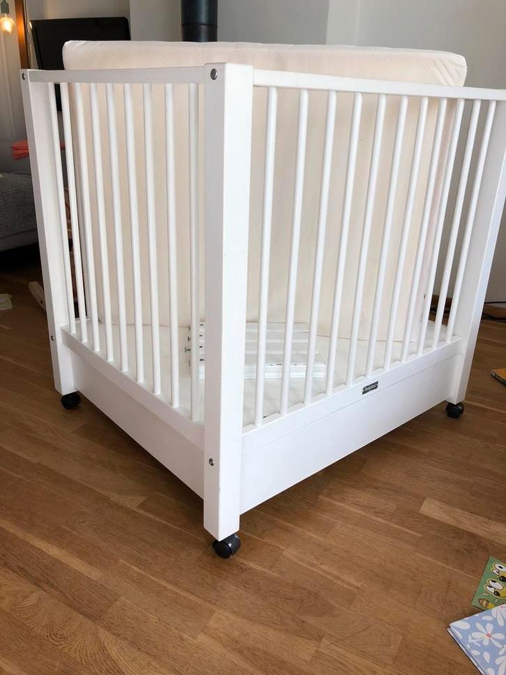 Witte Bopita box met matras en koeka boxkleed, Kinderen en Baby's, Boxen, Gebruikt, Vierkant, In hoogte verstelbaar, Boxkleed