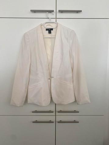Prachtige crèmekleurige blazer – H&M – maat 38/M beschikbaar voor biedingen