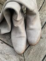 Licht grijze suede laarzen mt. 39, Ophalen of Verzenden, Zo goed als nieuw, Grijs, Hoge laarzen