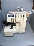 Nette brother lockmachine met informatieboekje, Hobby en Vrije tijd, Naaimachines en Toebehoren, Ophalen, Gebruikt, Lockmachine