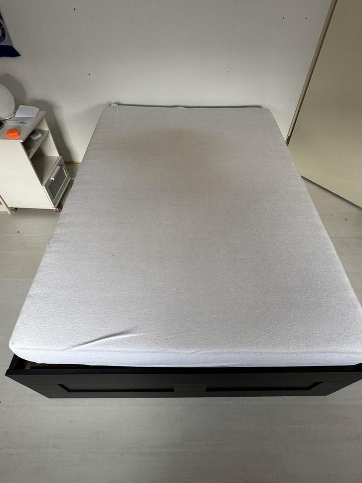Brimnes bed 140x200 zwart met lades + lattenbodem, Huis en Inrichting, Slaapkamer | Bedden, Gebruikt, Tweepersoons, 140 cm, 200 cm