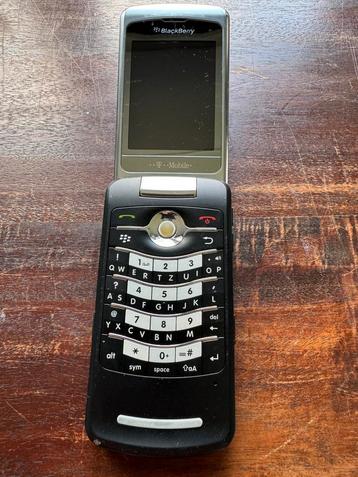 Blackberry Pearl Flip 8220 beschikbaar voor biedingen