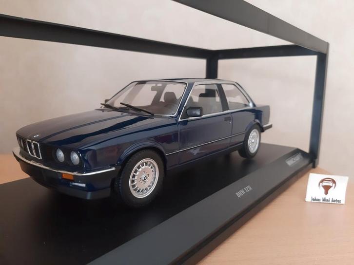 BMW 323i (E30) 1982 Blauw van Minichamps 1:18, Hobby en Vrije tijd, Modelauto's | 1:18, Nieuw, Auto, MiniChamps, Ophalen of Verzenden