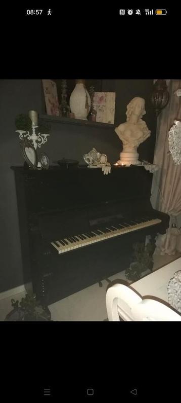 Antieke Piano beschikbaar voor biedingen