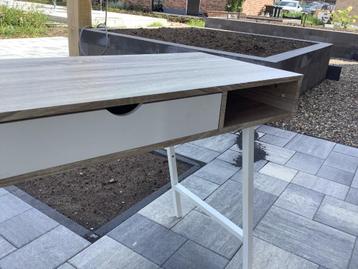 Houten bureau 120x48, metalen onderstel beschikbaar voor biedingen