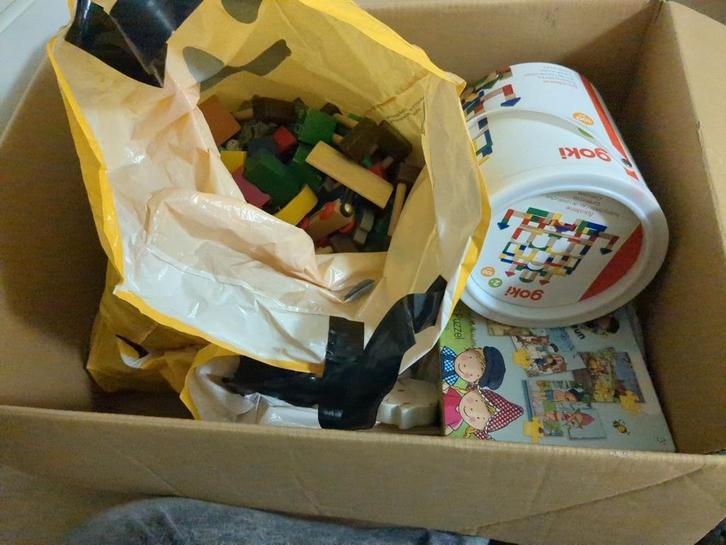 Gratis af te halen. Doos met kinderspeelgoed, Kinderen en Baby's, Speelgoed | Bouwstenen, Gebruikt, Ophalen