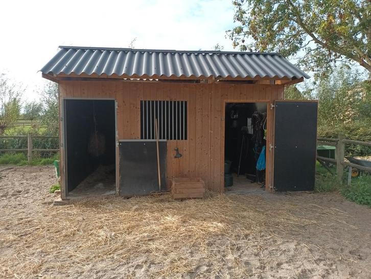 paardenstal + zadelkamer, Dieren en Toebehoren, Stalling en Weidegang, Stalling, 2 of 3 paarden of pony's
