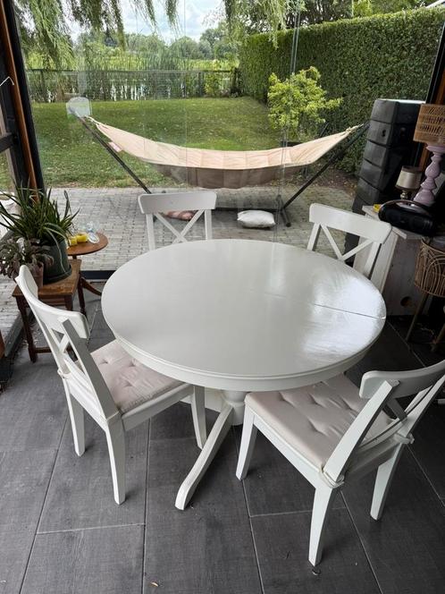 IKEA INGATORP witte ronde uitschuifbare tafel + 4 stoelen, Tuin en Terras, Tuinsets en Loungesets, Gebruikt, Hout, Ophalen of Verzenden