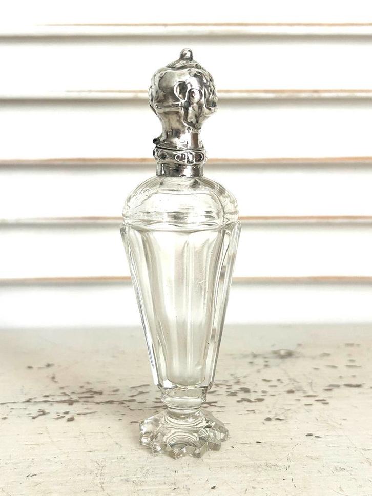 Antieke parfumfles met zilveren dop 11 cm, Antiek en Kunst, Antiek | Glas en Kristal, Ophalen