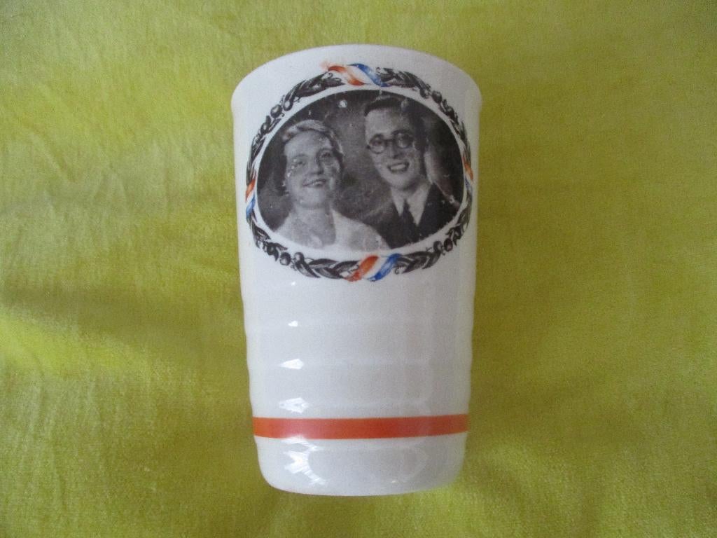 Beker koninklijk huis Juliana en Bernhard, Ophalen of Verzenden, Zo goed als nieuw, Nederland, Servies