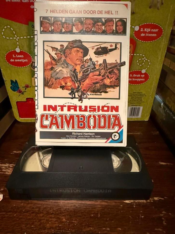 Intrusion Cambodia - VHS, Cd's en Dvd's, VHS | Film, Gebruikt, Actie en Avontuur, Vanaf 16 jaar, Verzenden