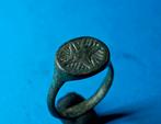 Ring - Romeins - Bodemvondst - C, Sieraden, Tassen en Uiterlijk, Antieke sieraden, Ophalen of Verzenden, Brons, Ring