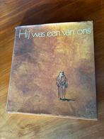 Kerstcadeau: Hij was een van ons - Rien Poortvliet, Boeken, Ophalen of Verzenden, Zo goed als nieuw, Christendom | Katholiek