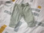 Nieuw zachtgroen/wit gemeleerd prematuur broekje maat 44, Kinderen en Baby's, Babykleding | Prematuur, Ophalen of Verzenden, Nieuw