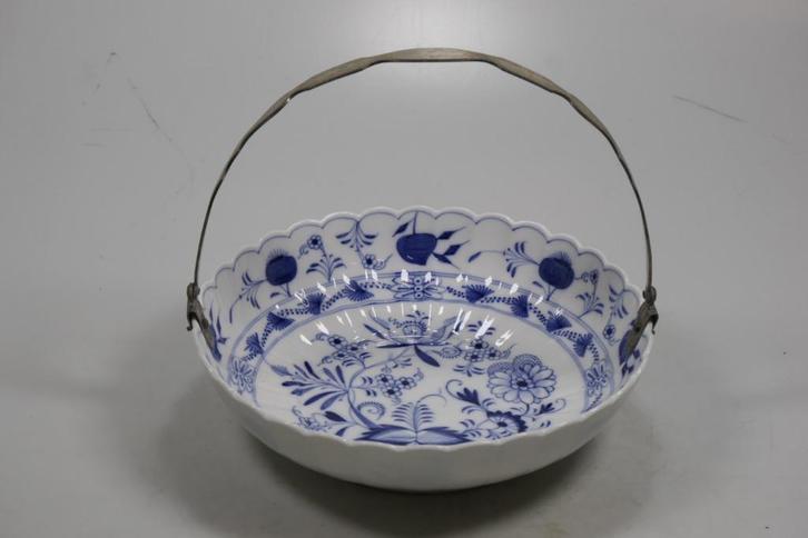 Prachtige grote ronde antiek porseleinen schaal met hengsel., Antiek en Kunst, Antiek | Servies los, Ophalen of Verzenden