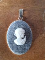 Zilverkleur granito polymeer/schelp camee hanger.40x30,5mm, Ophalen of Verzenden, Nieuw, Overige kleuren, Overige materialen
