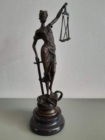 Bronzen sculpture van Vrouwe Justitia  beschikbaar voor biedingen