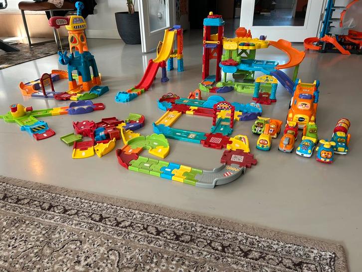 VTech toet toet autobanen, garage, racebaan, ambulance, Kinderen en Baby's, Speelgoed | Bouwstenen, Zo goed als nieuw, Ophalen