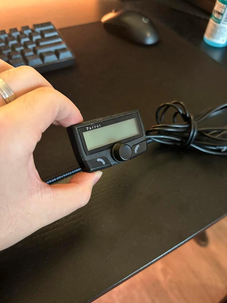 Parrot CK3100L bluetooth carkit, Auto diversen, Carkits, Zo goed als nieuw, Ophalen of Verzenden