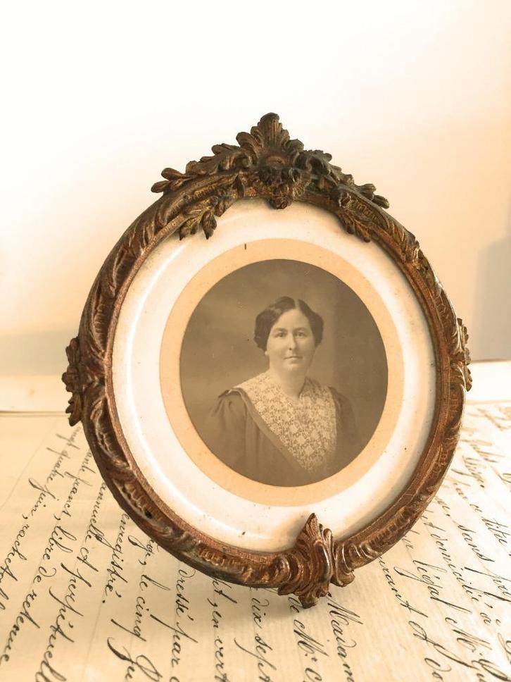 ZEER APART antiek rond zwaar bronzen fotolijstje / rococo, Antiek en Kunst, Antiek | Woonaccessoires, Ophalen of Verzenden