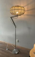 Mooie staande lamp!, Huis en Inrichting, 150 tot 200 cm, Ophalen of Verzenden, Zo goed als nieuw