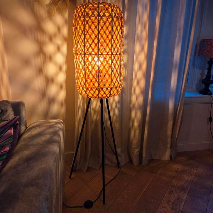 Staande lamp rotan van de Kwantum, Huis en Inrichting, Lampen | Vloerlampen, Zo goed als nieuw, 150 tot 200 cm, Overige materialen