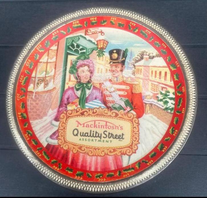 Groot rond blik van Mackintosh’s Quality Street. Drsn. 13 cm, Verzamelen, Blikken, Gebruikt, Overige, Overige merken, Ophalen of Verzenden