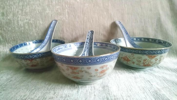 Chinese kommetjes met lepels met draak bloemen 11,3 cm Ø, Antiek en Kunst, Curiosa en Brocante, Ophalen of Verzenden