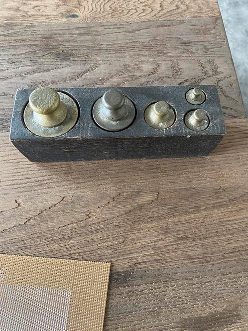 Gewichtenset in houten blok, Antiek en Kunst, Antiek | Koper en Brons, Koper, Ophalen