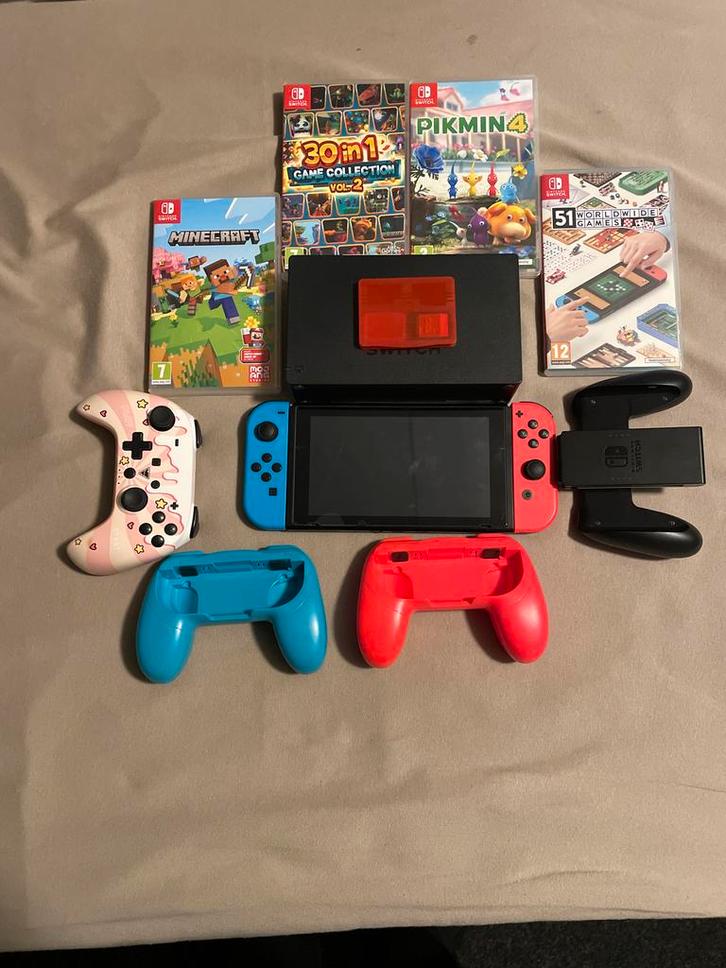 Nintendo Switch met 5 games, controllers en 128GB SD kaart, Spelcomputers en Games, Spelcomputers | Nintendo Switch, Gebruikt