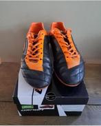 Voetbalschoenen (Osaga) maat 39, Sport en Fitness, Voetbal, Ophalen, Gebruikt, Schoenen