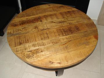 Salontafel, rond met mangohout en ijzer beschikbaar voor biedingen