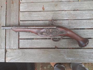 Houten Duplicaat Pistool met Metalen Details beschikbaar voor biedingen