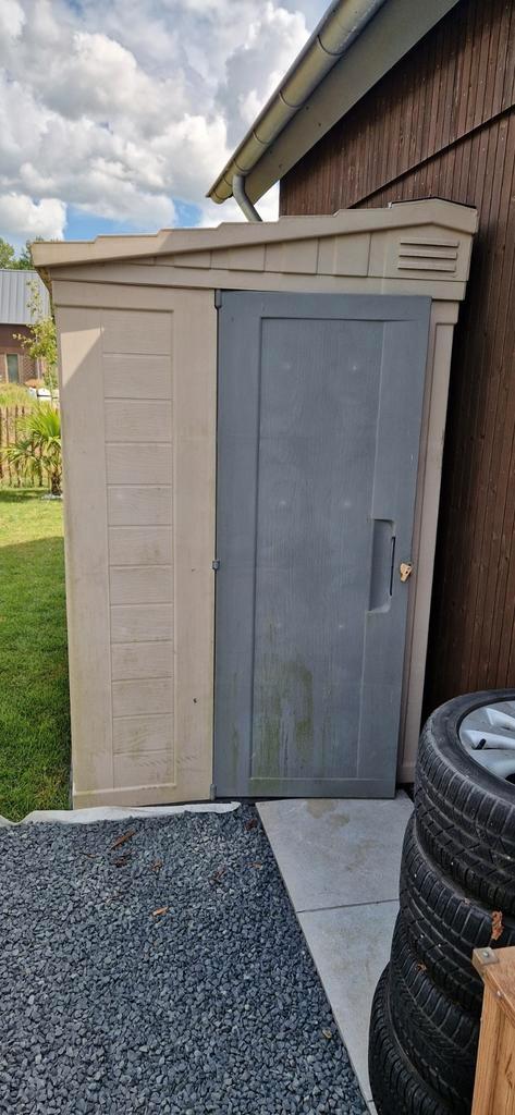 Kunststof keter schuur, Tuin en Terras, Bergingen en Tuinkasten, Zo goed als nieuw, Kunststof, Ophalen