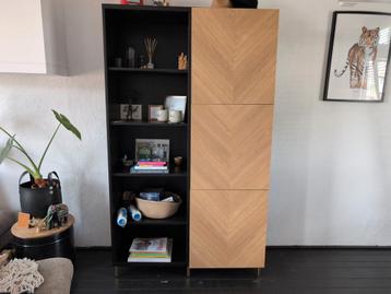 Mooie besta vakkenkast met veel opbergruimte 