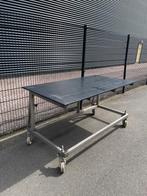 Rvs werktafel met kunststoffenblad, Ophalen, Zo goed als nieuw