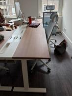 MITTZON bureau walnoot/wit, goede staat meerdere beschikbaar, Huis en Inrichting, Bureaus, Ophalen, Zo goed als nieuw, Bureau