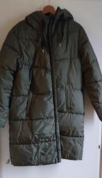Een hele Mooie lange Groene warme Pufferjas - 42 - Nieuw!, Kleding | Dames, Jassen | Winter, Ophalen, Nieuw, Groen