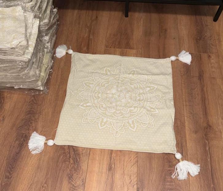 Boho kussenhoes met kwastjes NIEUW 35 stuks beschikbaar, Huis en Inrichting, Woonaccessoires | Kussens, Nieuw, Overige kleuren