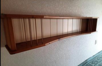 Houten Wandrek met Spijlen beschikbaar voor biedingen
