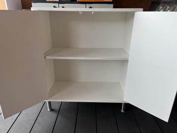 Compacte witte kast met 2 deuren - 70x35x70 cm beschikbaar voor biedingen