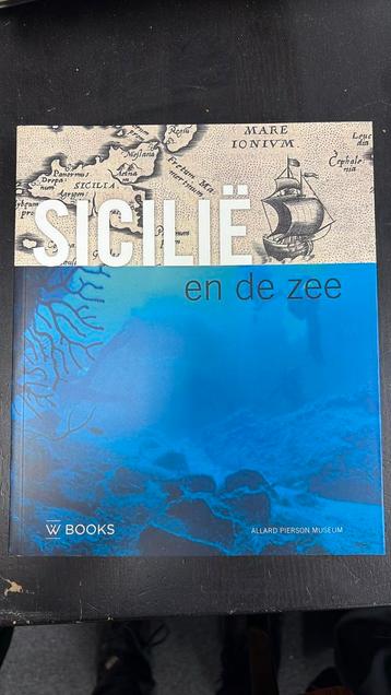 Sicilië en de zee beschikbaar voor biedingen