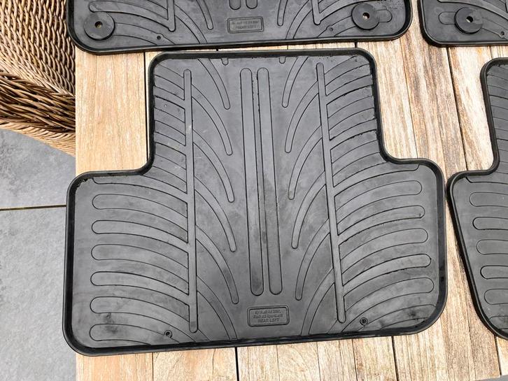 Audi A4 B9 Rubberen Automatten (2015-2024), Auto diversen, Automatten, Zo goed als nieuw, Ophalen