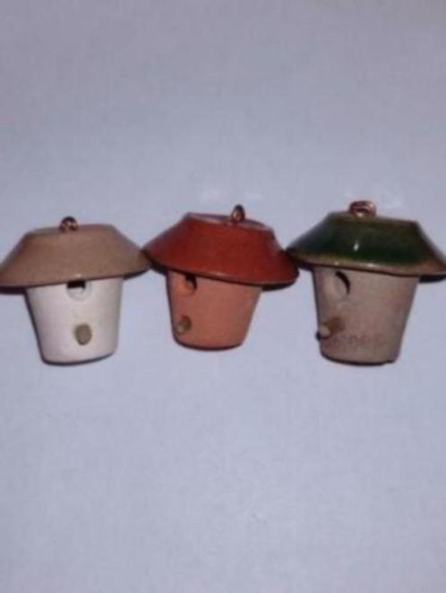 Keramische hangend vogelhuisje / Fennicole, Verzamelen, Poppenhuizen en Toebehoren, Nieuw, Gebruiksvoorwerp, Ophalen