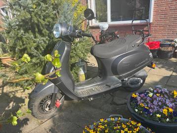 DJJD Scooter beschikbaar voor biedingen