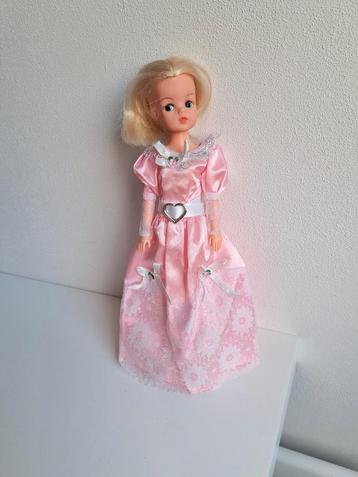 Roze jurk met hartjes riem voor barbie sindy fleur excl pop  beschikbaar voor biedingen