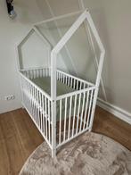 Ledikant Basic House wit + Matras - Zo goed als nieuw!, Kinderen en Baby's, Babywiegjes en Ledikanten, Ophalen, Zo goed als nieuw