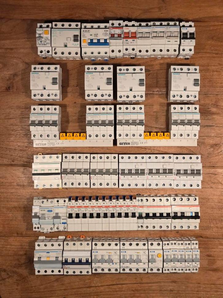 Restpartij groepenkast componenten (zie omschrijving), Hobby en Vrije tijd, Elektronica-componenten, Ophalen of Verzenden