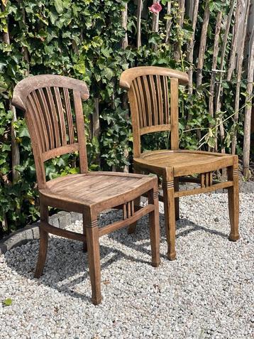 Stoel hout beschikbaar voor biedingen