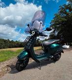 Vespa Sprint Alpina Green II (1/1) | Full Option | Akrapovic, Ophalen, Benzine, Maximaal 25 km/u